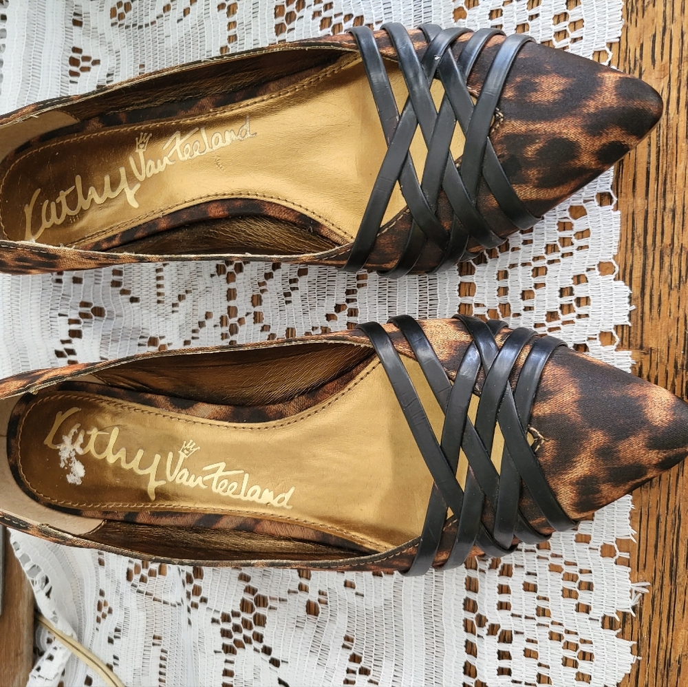 Kathy Van Zeeland Women's Leopard Print Kitten Heel Pumps 2 In SZ 7 1/2 Glam